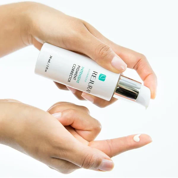 rejuran-advanced-intensive-pigment-corrector-on-hands